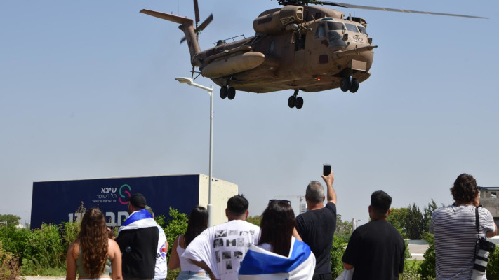 הגעת החטופים שחולצו לבית החולים שיבא 