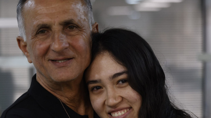 נועה ארגמני עם אביה