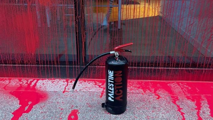 סניף הבנק מרוסס באדום