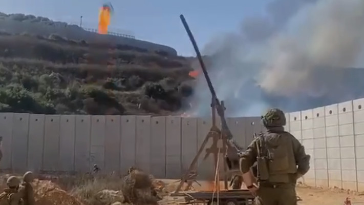 חיילי צה''ל משגרים כדור אש