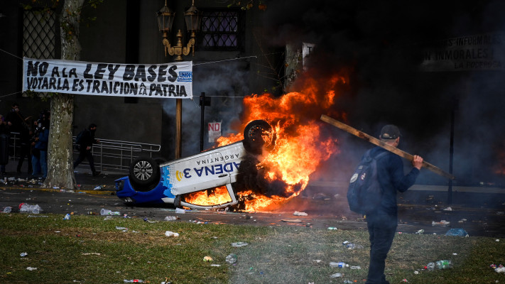 מחאה בזמן שהסנאט של ארגנטינה דן בחוק של הנשיא חאבייר מיילי 