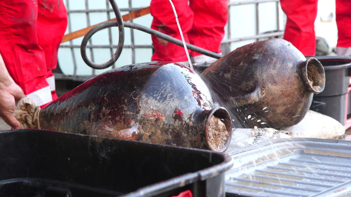 הקנקנים נחשפים לאור יום לאחר יותר מ-3,000 שנה