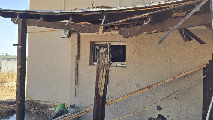 נזק לבית מירי רקטי בצפון