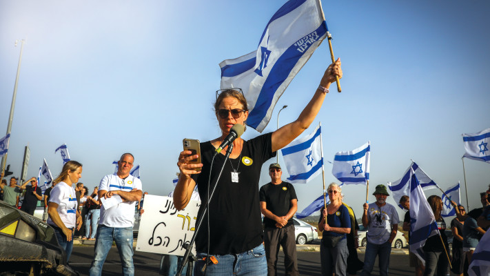 שקמה ברסלר בהפגנה בצפון