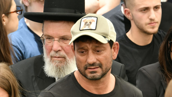 אורן סמדג'ה בהלווית בנו