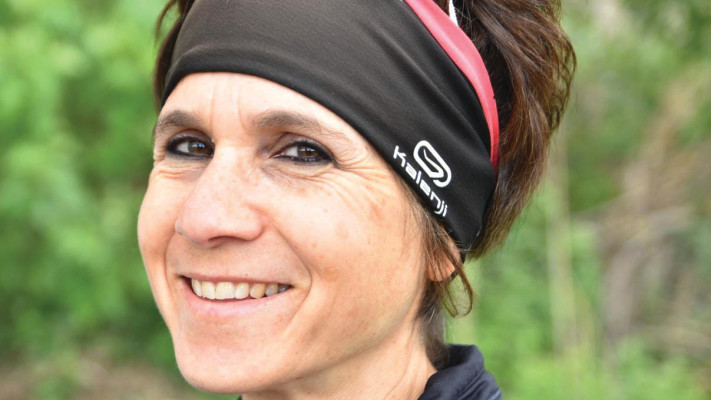 מיכל רואי מטפלת באמצעות אומנויות בביבליותרפיה