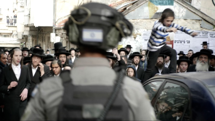 דה האן: קול מחוץ לזמן