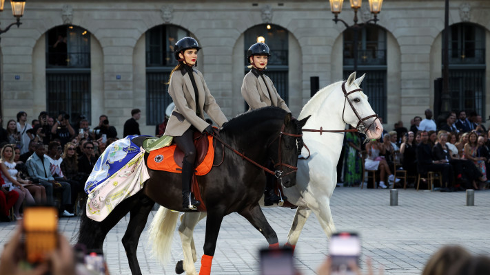 קנדל ג'נר וג׳יג׳י חדיד (צילום: Pascal Le Segretain/Getty Images for Vogue)