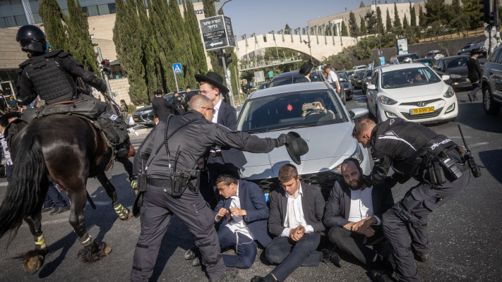 הפגנת חרדים נגד חוק הגיוס 2024 (צילום: Chaim Goldberg/Flash90)