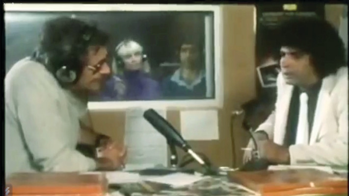 אילן דר וחופני כהן בסצינת הרדיו בסרט (צילום: צילום מסך)