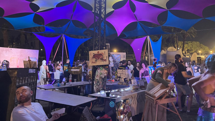 מתחם אומנות במסיבה לזכר נרצחי הנובה (צילום: ארבל אורן)