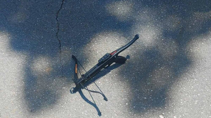 החץ וקשת שבהם השתמש המפגע בסרביה