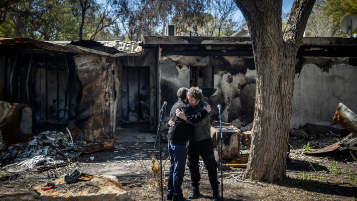 חאבייר מיליי ויצחק הרצוג בקיבוץ ניר עוז