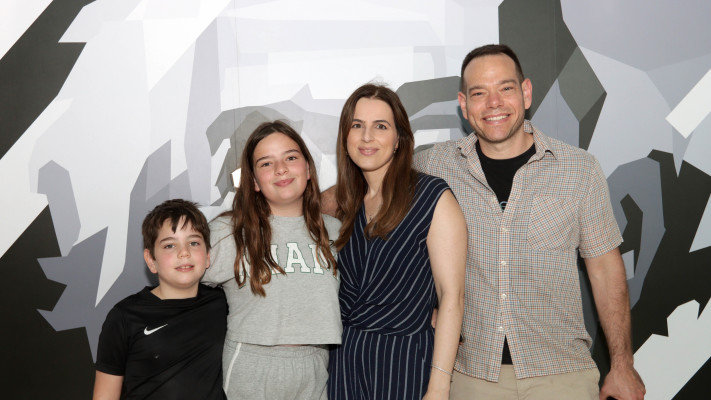 דפנה ליאל ומשפחתה (צילום: ענת מוסברג)