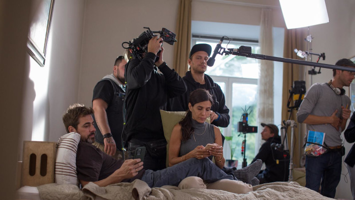 על הסט, הדר רצון רותם