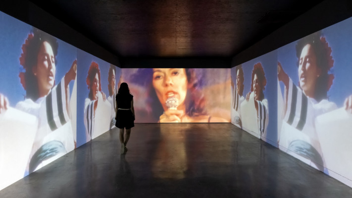 נורית קוניאק וטל בלטוך, חמש כמוסות. תערוכת צבע מוזיאון