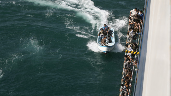 החות'ים משתלטים על ספינה (צילום: REUTERS/Khaled Abdullah)