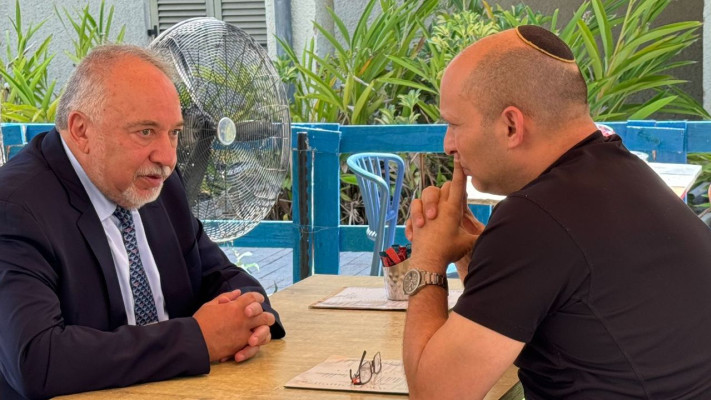 נפתלי בנט, אביגדור ליברמן