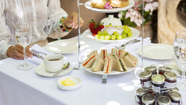 תה מנחה, מלון אמריקן קולוני 