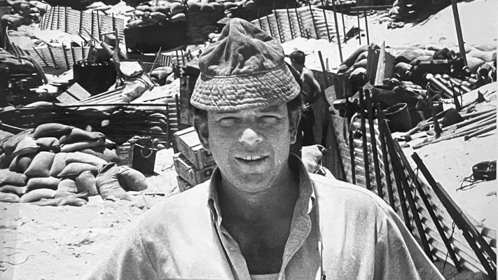 ''מגיל 6 קראתי את כל העיתונים. נדבקתי בחיידק''. אלי תבור בסיני