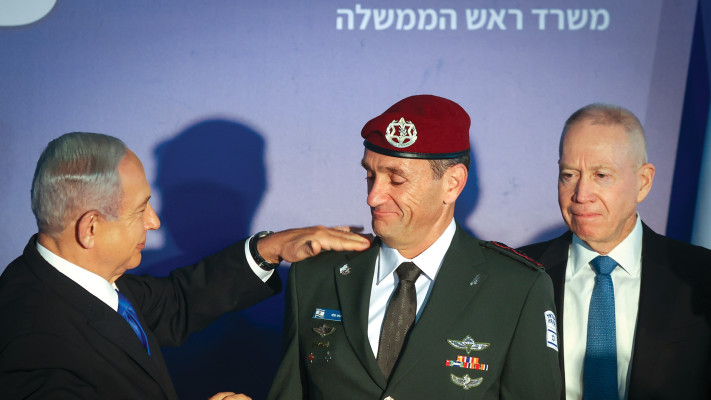 שר הביטחון גלנט ונתניהו מעניקים דרגות להלוי  (צילום: פול אלכס קולומויסקי)