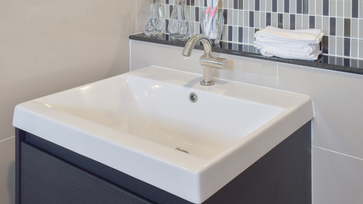 שותים מי ברז מהאמבטיה?