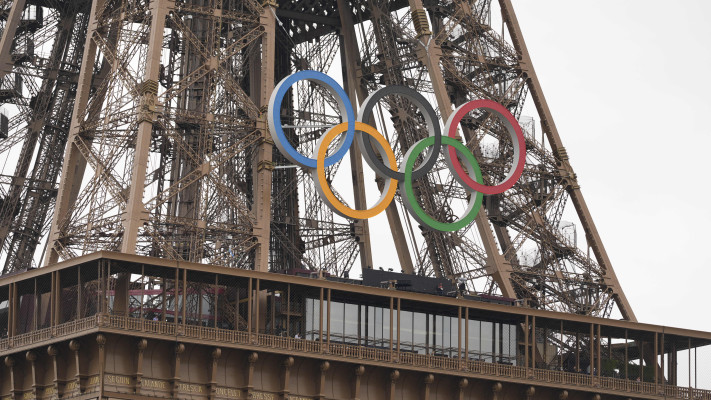 על מגדל אייפל. האולימפיאדה בפריז (צילום: Andrew P. Scott-USA TODAY Sports)