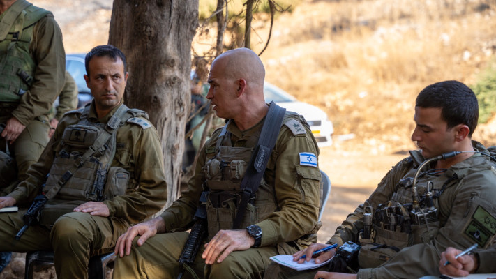 אלוף פיקוד צפון אורי גורדין בשיחה עם לוחמים