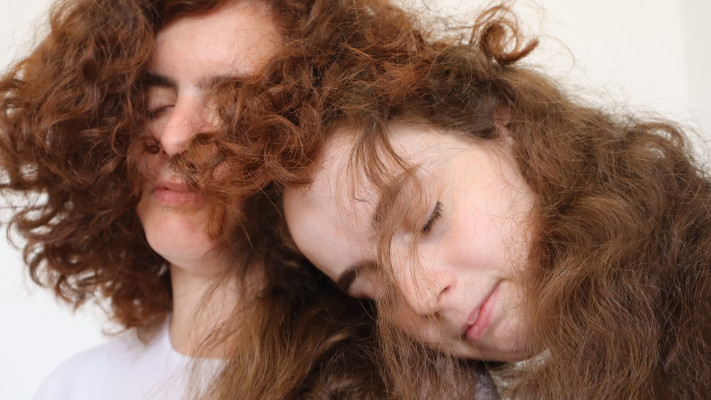 טלי ריאבוי - האחיות לבוב