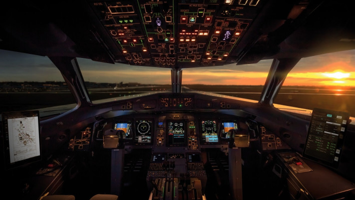 פנים המטוס החיפאי