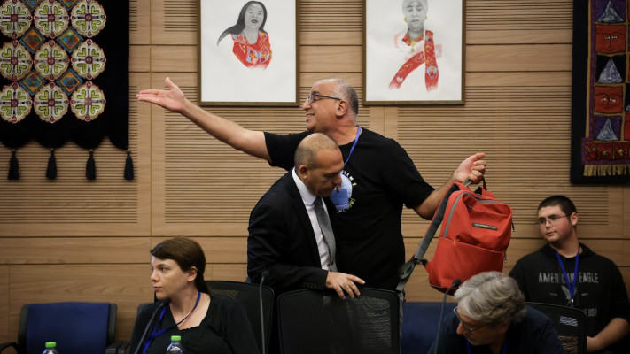 המפיק לירן עצמור הוצא בכוח מהדיון (צילום: דוברות הכנסת, נועם מושקוביץ)