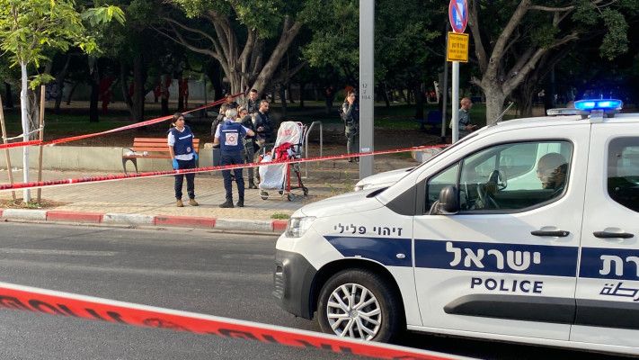 זירת הפיגוע בחולון (צילום: אבשלום ששוני)
