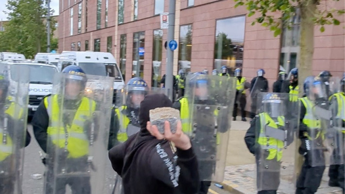 מהומות בבריטניה