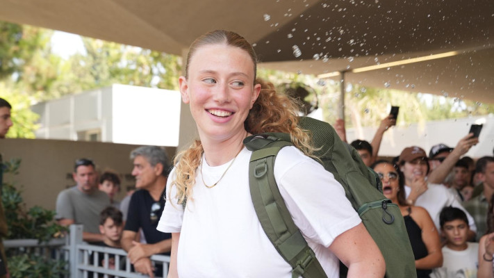 מתגייסת טרייה  (צילום: דובר צה''ל)