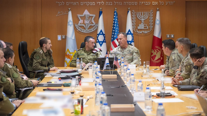 מפקד פיקוד המרכז בצבא ארה''ב יחד עם הרמטכ''ל הלוי