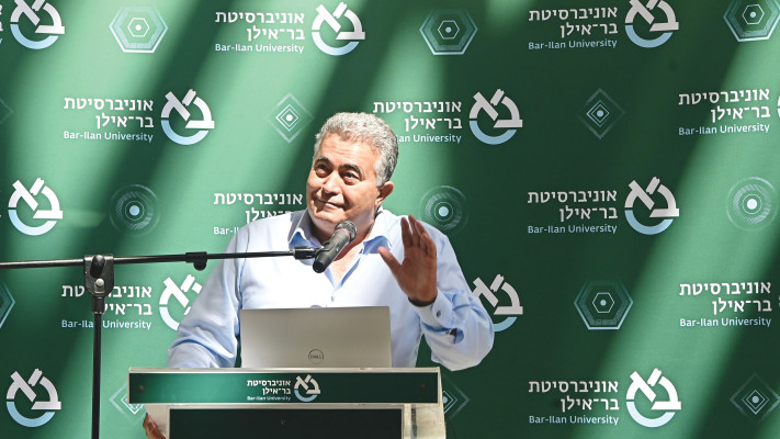 עמיר פרץ (צילום: אבשלום ששוני)