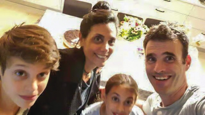 משפחת אור - נעם ועלמה שנחטפו ושוחררו, עם הוריהם