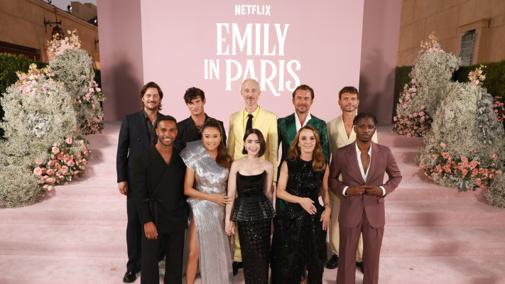 כוכבי הסדרה ׳אמילי בפריז׳ (צילום:  Matt Winkelmeyer/Getty Images for Netflix)