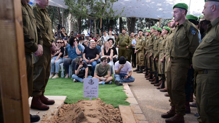 הלוויתו של יותם יצחק פלד ז''ל