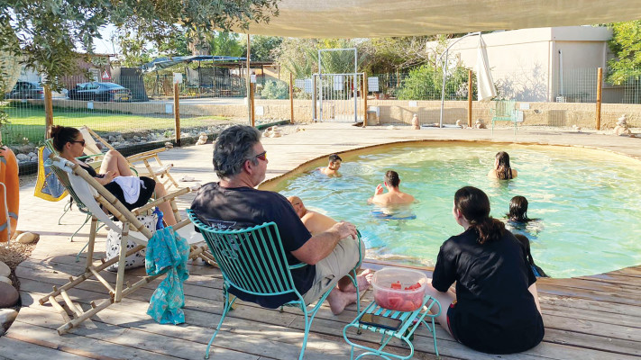 מוצניק בריכה