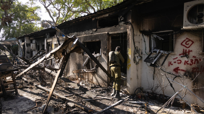 בית בקיבוץ ניר עוז לאחר הטבח באוקטובר (צילום: חיים גולדברג, פלאש 90)