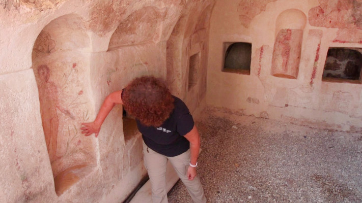 ד''ר אלנה קוגן זהבי מרשות העתיקות בקברים לאחר שימורם