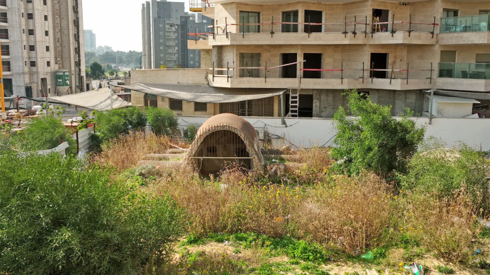 הקברים המצויירים לפני הקמת הגן באשקלון