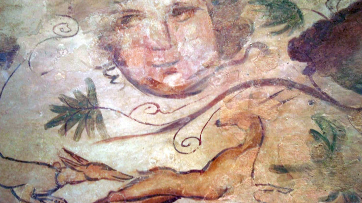 הדמות המיתולוגית גורגונה בקבר המצוייר