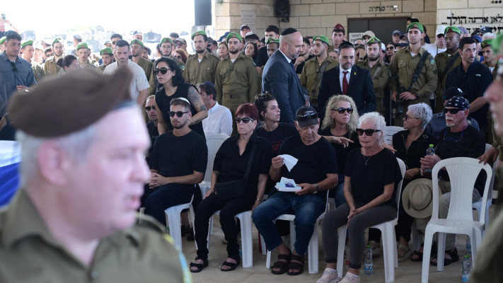 הלוויית סמ''ר עמית פרידמן  (צילום: אבשלום ששוני)