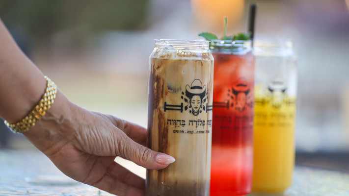 קפה פלורה בחווה