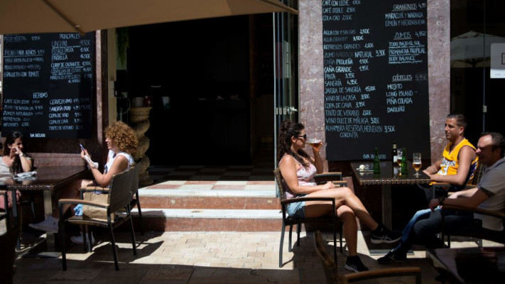 טאפאס בר, מלאגה (צילום: JORGE GUERRERO/AFP via Getty Images)