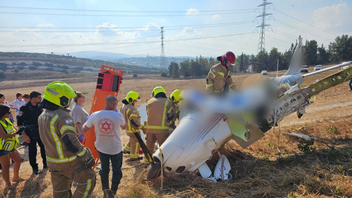 התרסקות מטוס קל בין כפר גליקסון לצומת עירון  (צילום: דוברות מד''א)