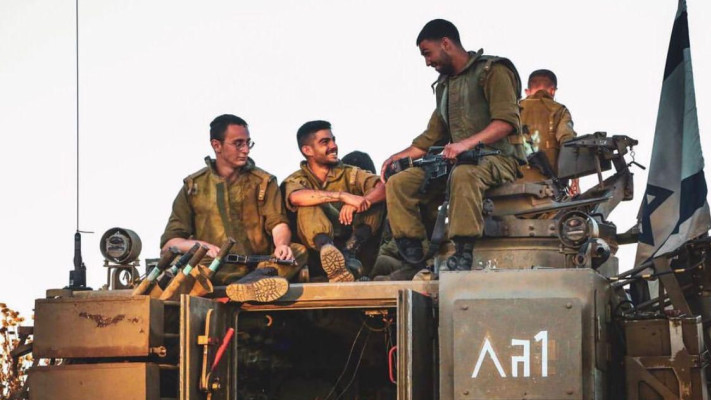 לוחמי גדוד קרן של תותחנים, ''מחפים זה על זה''