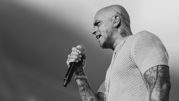 מופע בקיסריה של אייל גולן